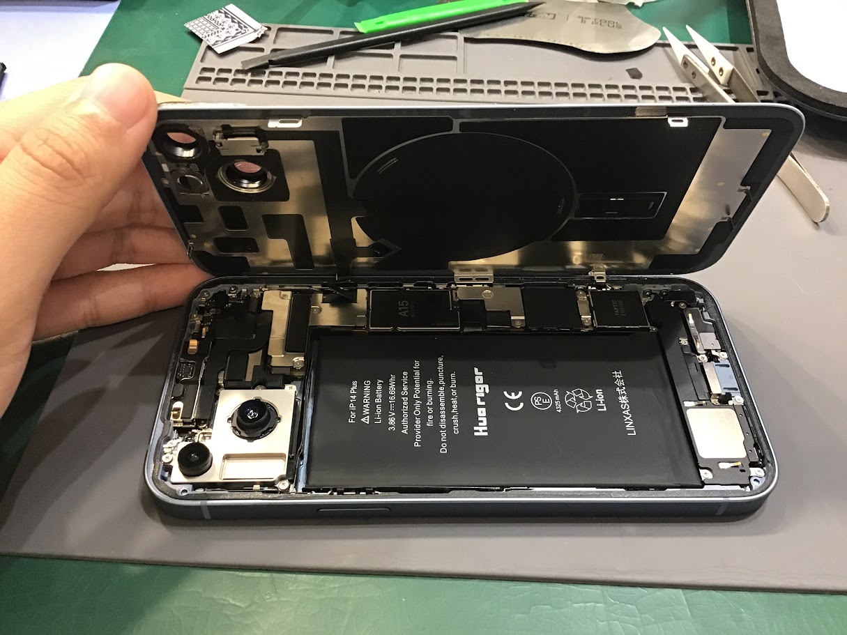 iPhone14plusのバッテリー交換ならデータそのまま修理可能なスマホ修理工房セレオ甲府店へ！